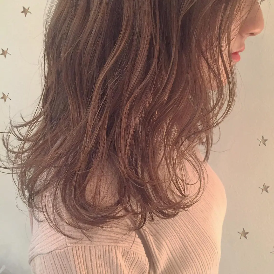 ミディアム アッシュ 市川 千夏のヘアスタイル