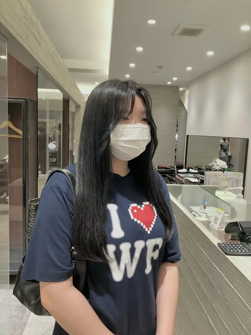 ロング カラー 韓国風ヘア サキ🤍ハイトーン 🩰くびれ巻きヘアのヘアスタイル