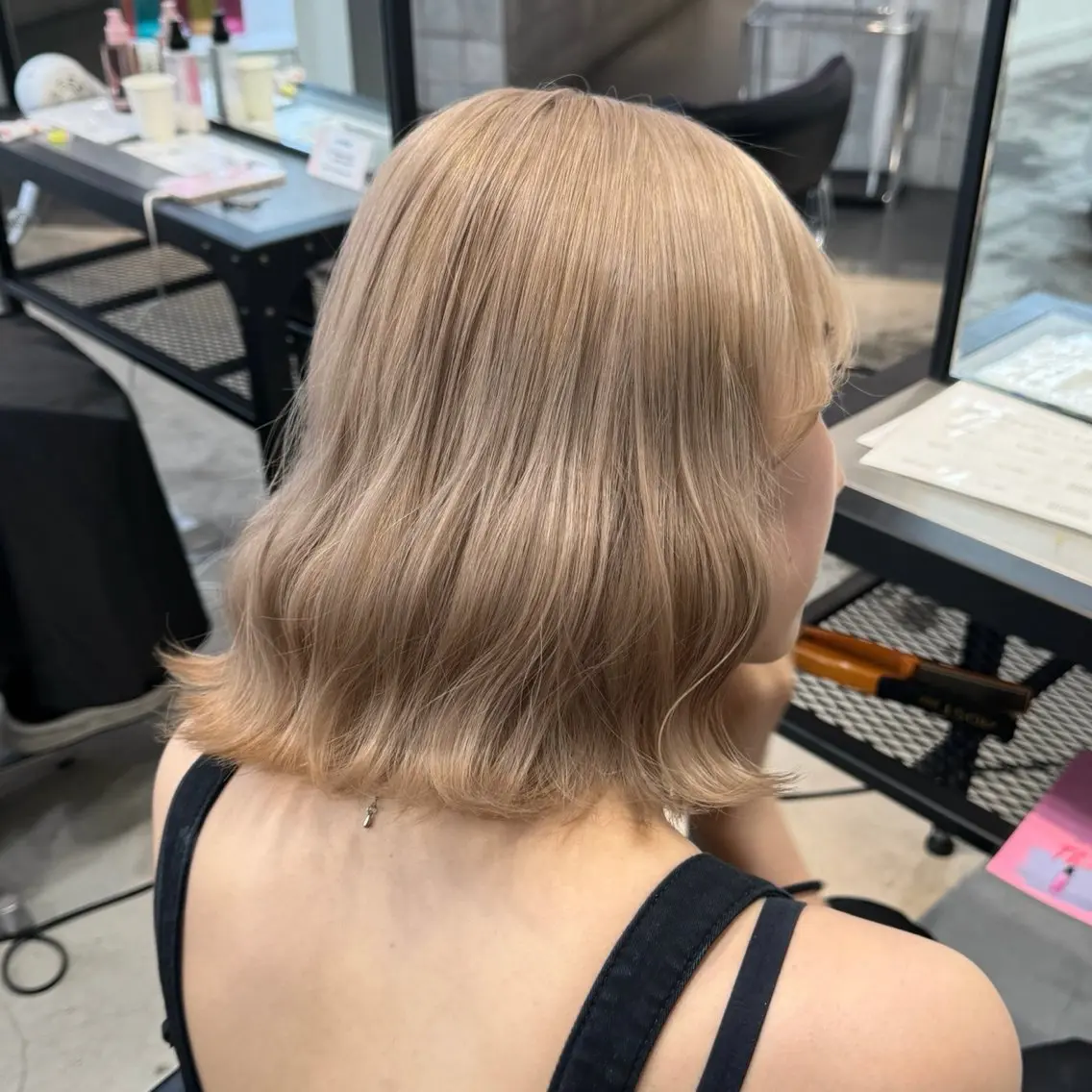 ミディアム カラー ベージュカラー ハイトーンカラー ヘアカラー トリートメント 🌼動き×透明感🩵 ハイトーン/ナナのヘアスタイル
