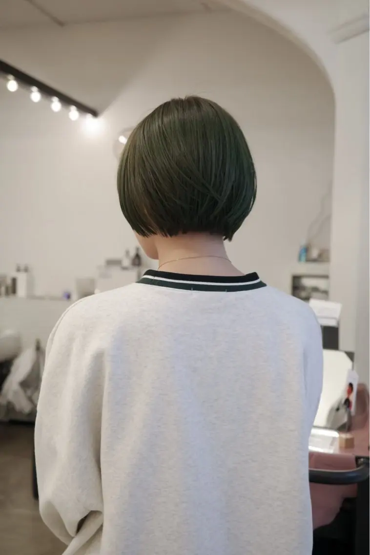 ショート カラー ミタニ ナギサのヘアスタイル