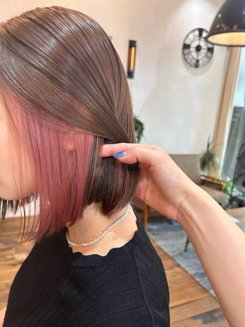 ショート カラー ブリーチ インナーカラー メンズ/パーマ /レディース髪質改善のヘアスタイル