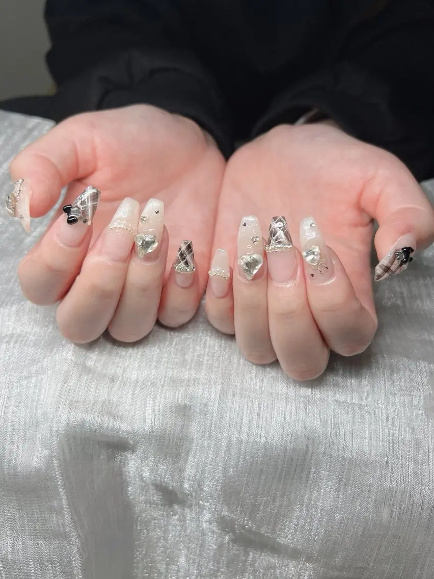 ネイル 長さ出し グラデーション キラキラネイル マグネットネイル ニュアンスネイル Lee Nailsのネイルデザイン