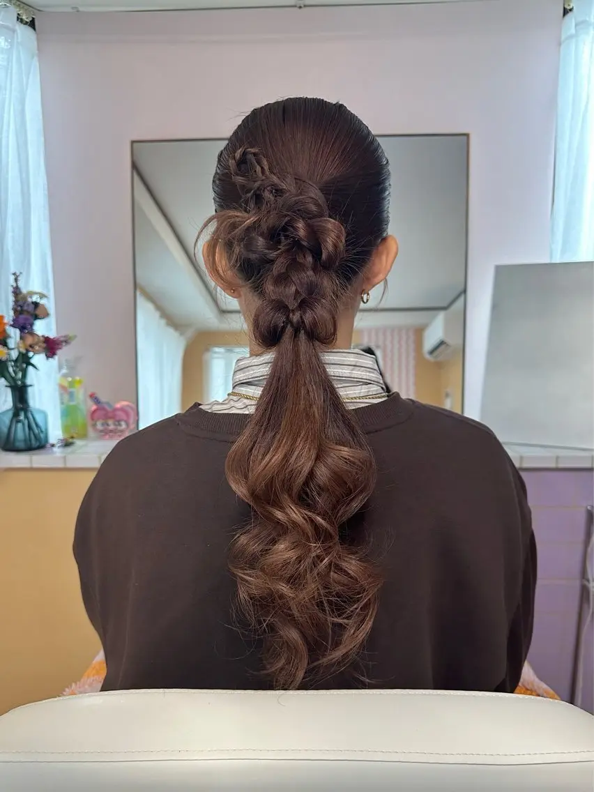 ロング ヘアアレンジ ポニーテール 顔周りカット ロング ヘアセット 杏寿 ヘアセットサロンのヘアスタイル