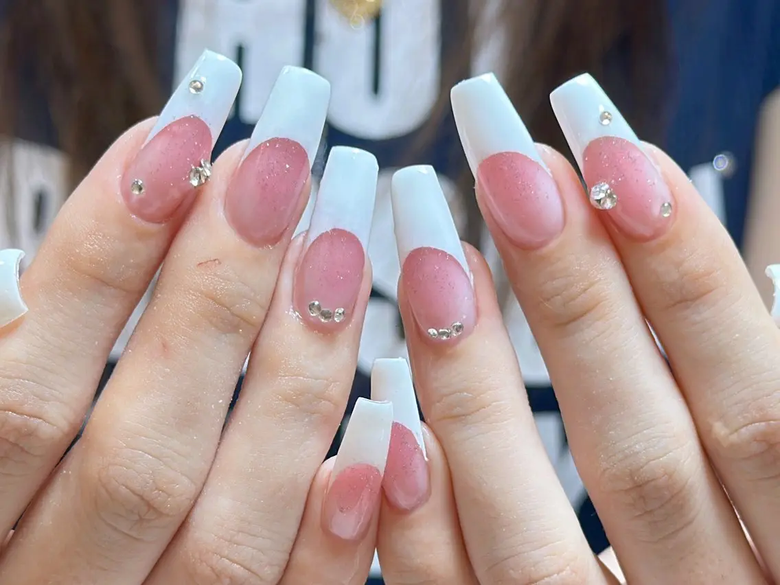 ネイル フレンチネイル ガーリー ガラスフレンチ 韓国ネイル ロングネイル ハンドネイル Venus nail チップ長さだし専門店のネイルデザイン