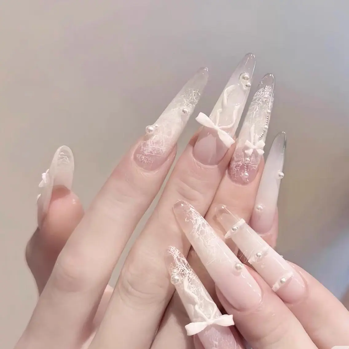 ネイル ジェルネイル キラキラネイル 韓国ネイル レース ロングネイル ハンドネイル Blingg NailStudioのネイルデザイン