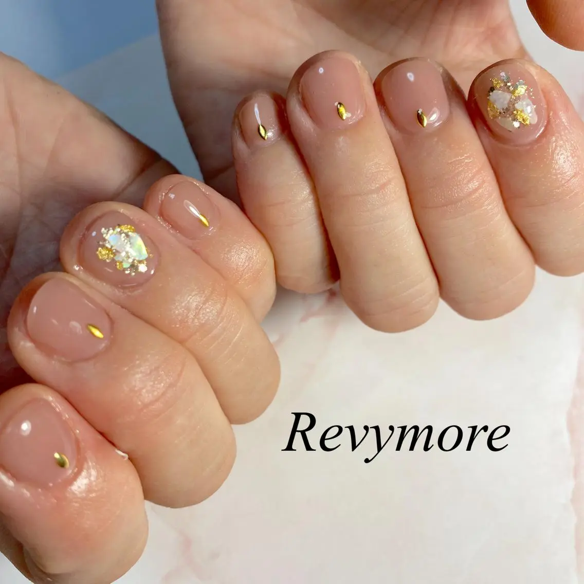 ショート ネイル ジェルネイル ニュアンスネイル オフィスネイル シンプルネイル nail salon Revymoreのネイルデザイン