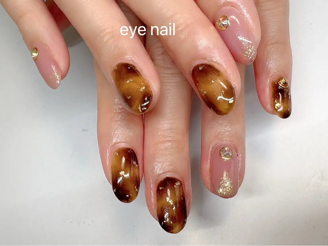 ネイル べっ甲ネイル ラメ(グリッター) ストーンネイル 冬ネイル ハンドネイル Eye nailのネイルデザイン