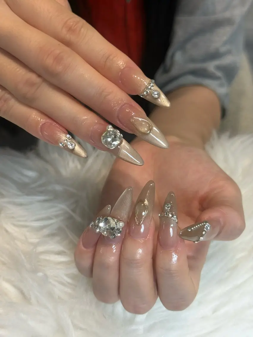 ネイル ボルドー ブラウン チークネイル ドット フットネイル Julli NailStudioのネイルデザイン