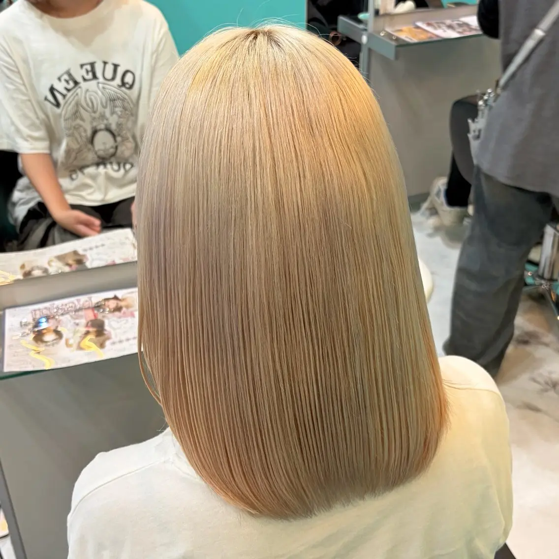 ミディアム カラー ブリーチ シルバー ホワイトシルバー ヘアカラー トリートメント デザインカラー/ ボブ/Natsukiのヘアスタイル