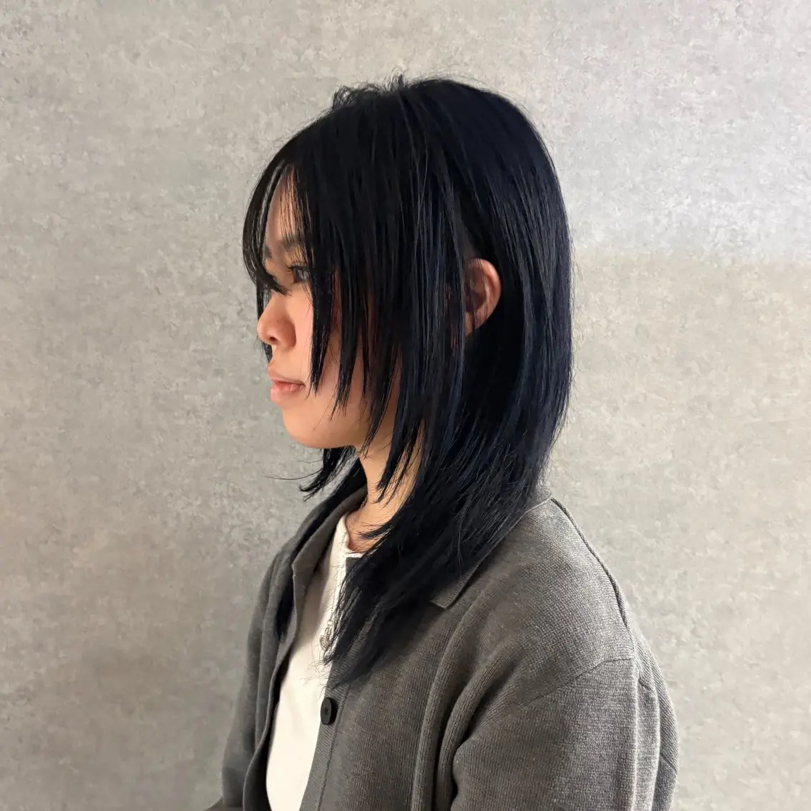 ミディアム レイヤーカット カット ヘアカラー トリートメント ウルフ/レイヤー/ ブリーチ/牧原歩夢のヘアスタイル