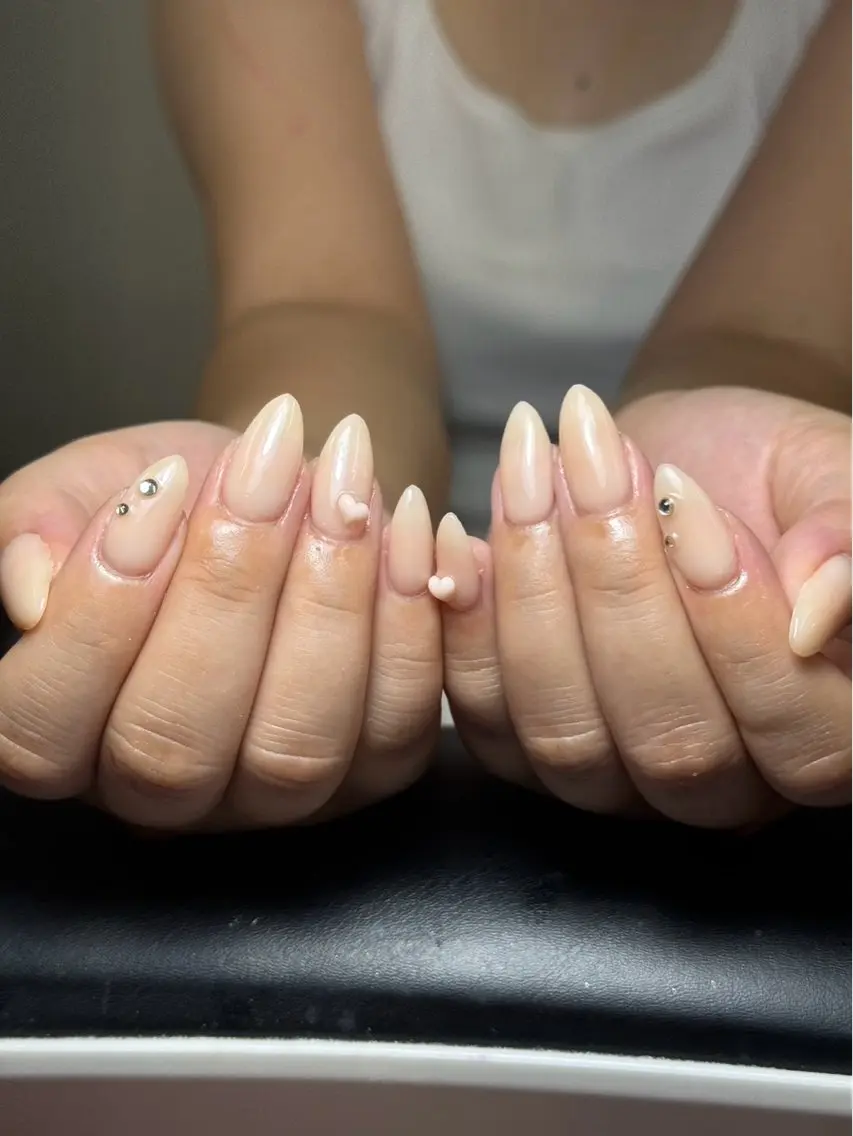 ネイル チークネイル 長さ出し フットネイル ジェルネイル 卒業式 𝓐𝓷𝓻𝓲 XiinhNailのネイルデザイン