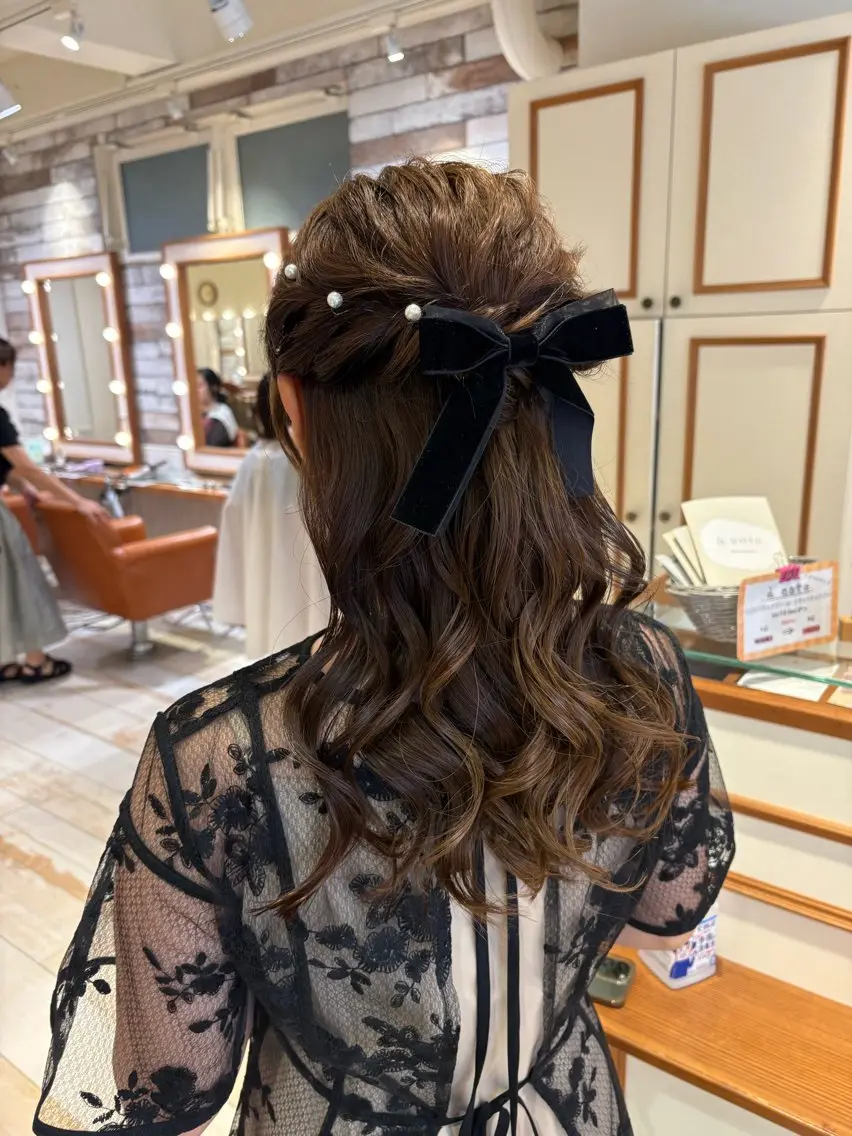 セミロング ヘアセット 🌸小島友梨香🌸 ブリーチカラーのヘアスタイル