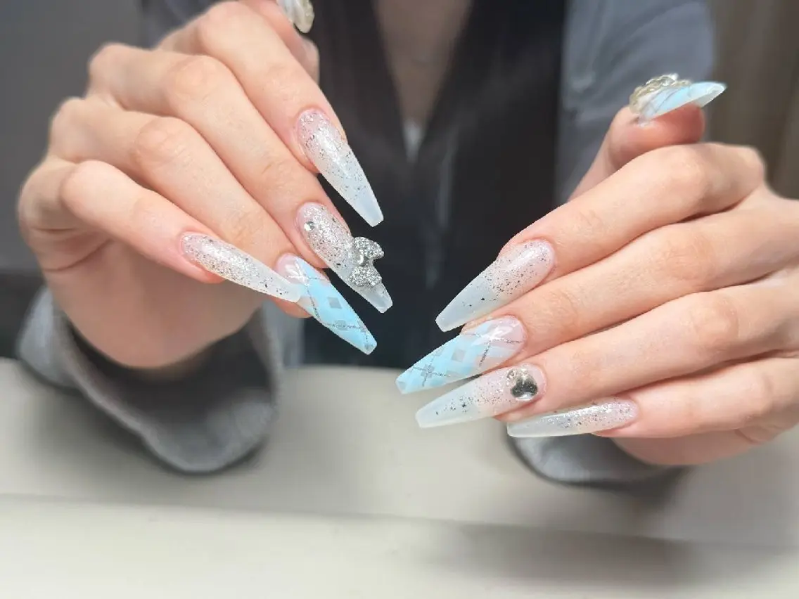 セミロング ハンドネイル 鄭 海平のネイルデザイン