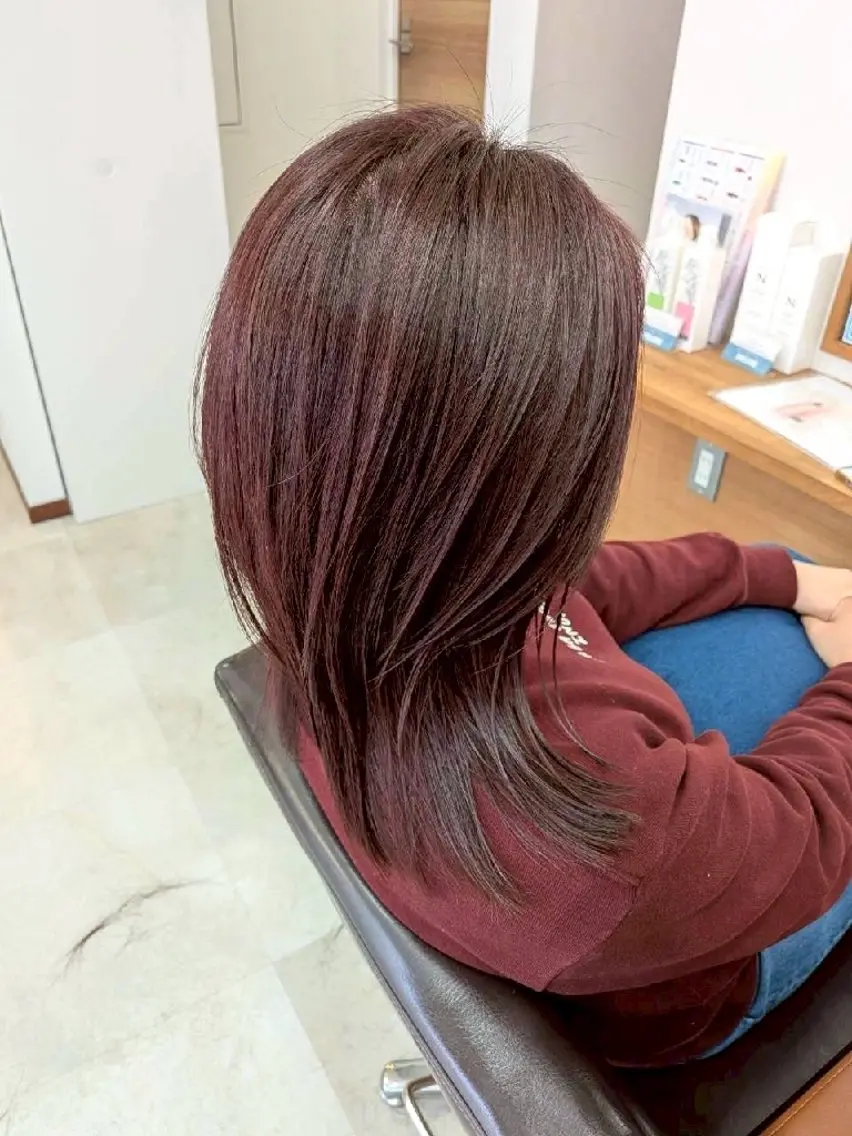 ミディアム カラー ボルドーカラー レイヤーカット カット ヘアカラー トリートメント ヘッドスパ 小杉 夏恵のヘアスタイル