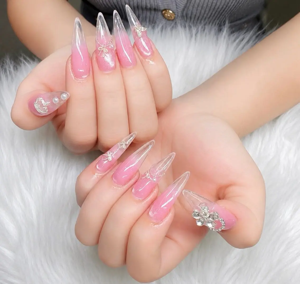 ネイル MIKA RUBY NAIL SLONのネイルデザイン