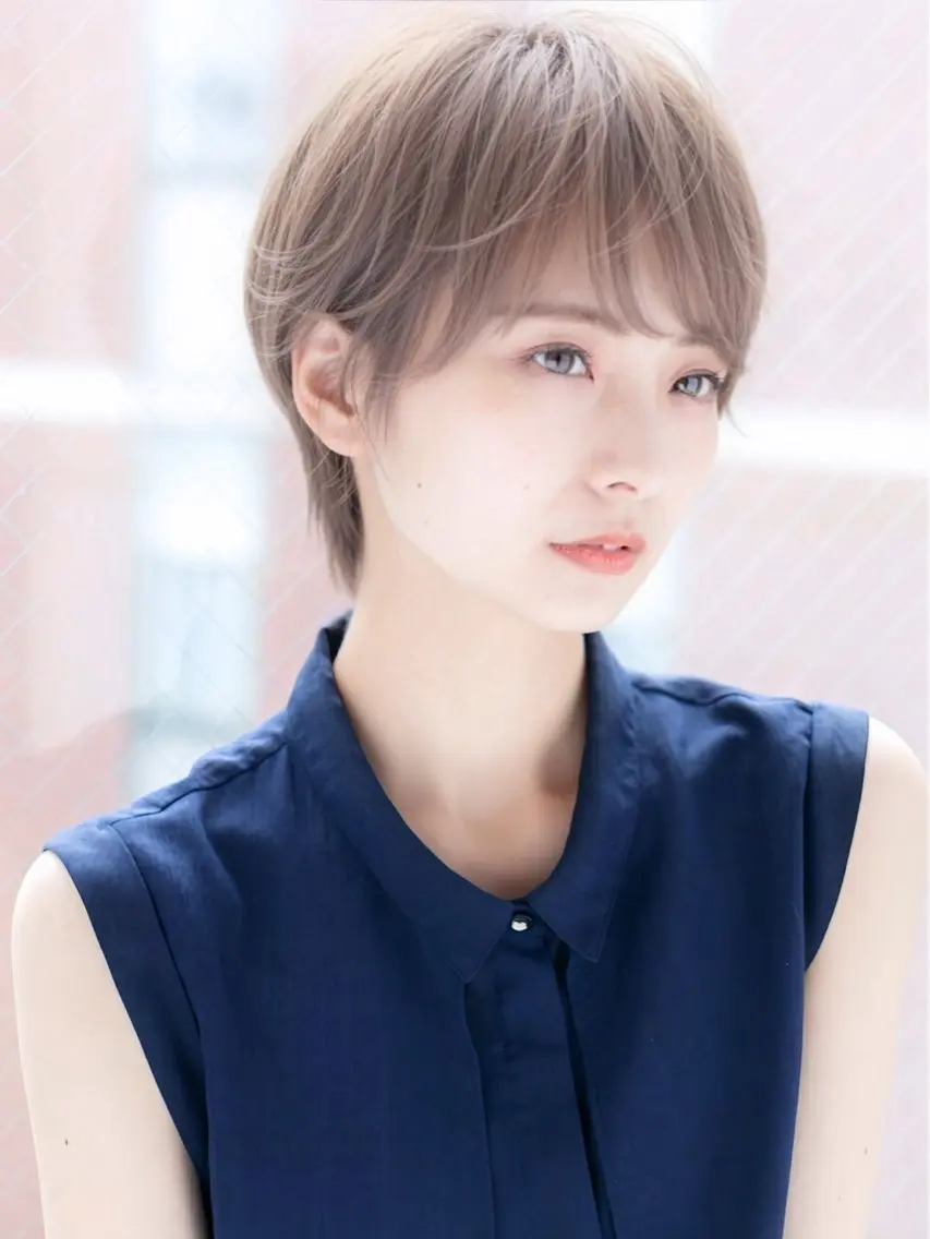 ショート 北田✨小顔レイヤー ✨寒色ショートのヘアスタイル