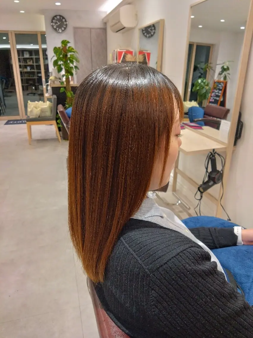 セミロング パーマ ストレートパーマ 中山 樹のヘアスタイル