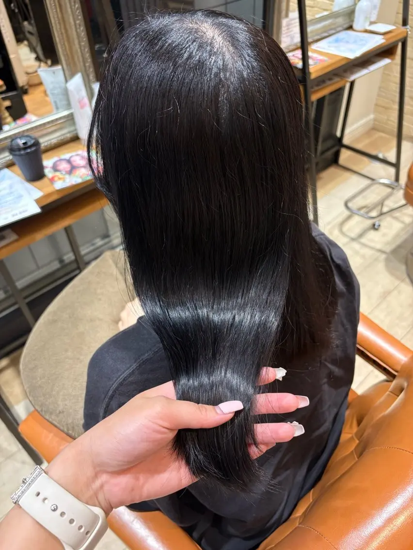 カラー ヘアカラー トリートメント しおり🍬 KOKORO🤍のヘアスタイル