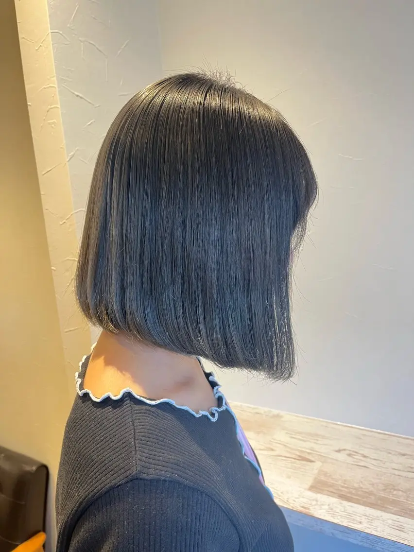 ショート カラー ブリーチ グレージュ マンツーマン施術🫧 なつのヘアスタイル