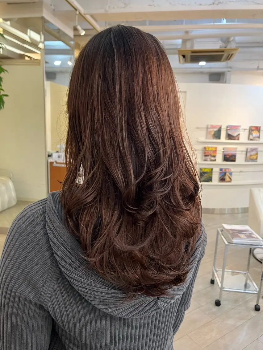 ロング フルカワ リナのヘアスタイル