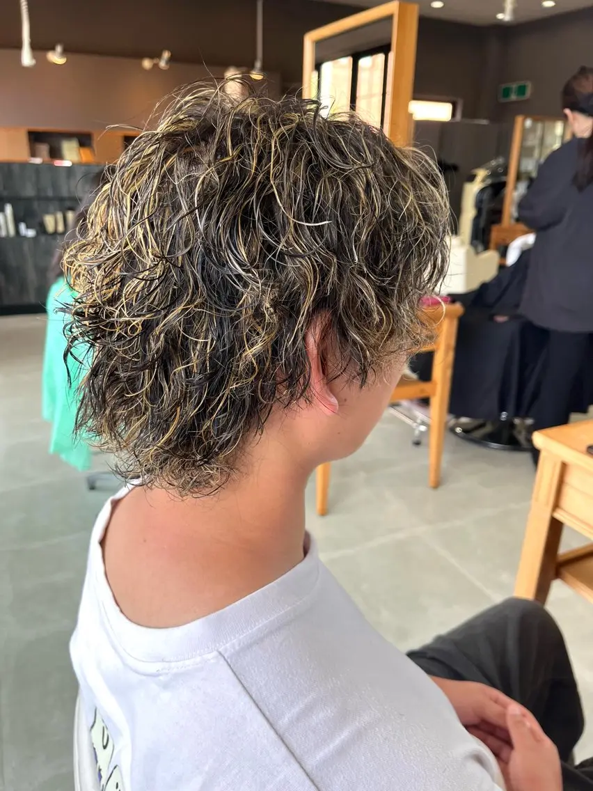 ショート カラー パーマ メンズ メンズメッシュ メンズパーマ メッシュ カット ヘアカラー パーマ メンズ特化✨パーマス タイル大得意安田海斗のヘアスタイル