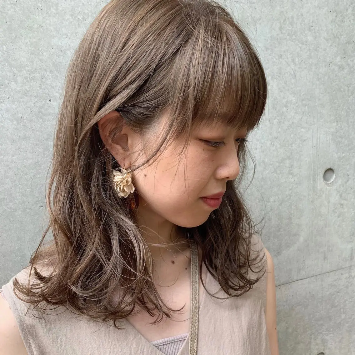 ミディアム カラー 澤村 志織のヘアスタイル
