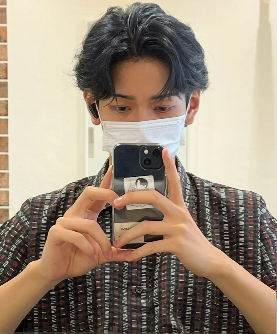 カラー メンズ センターパート メンズ就活ヘア メンズ韓国風 上𦚰 慶のヘアスタイル