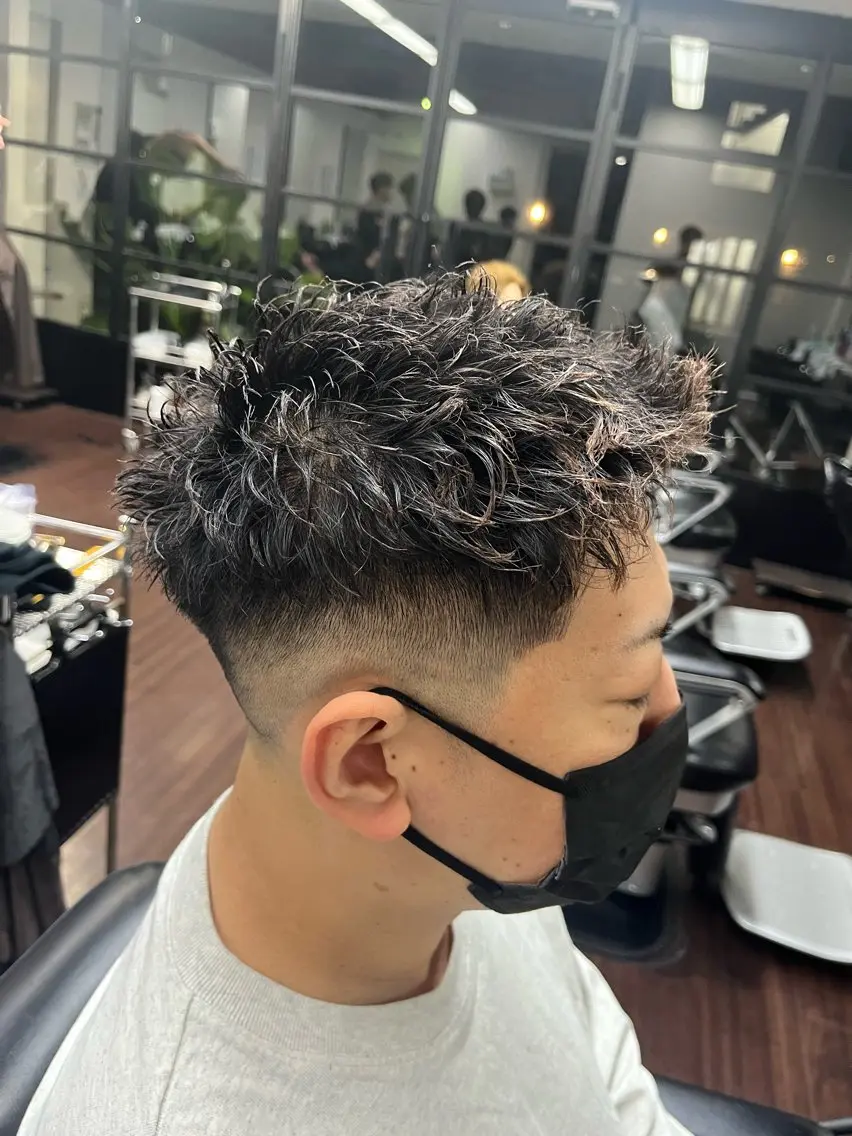 ショート メンズ フェードカット メンズパーマ ショートヘア カット パーマ ＢＡＲＢＥＲ koyoのヘアスタイル