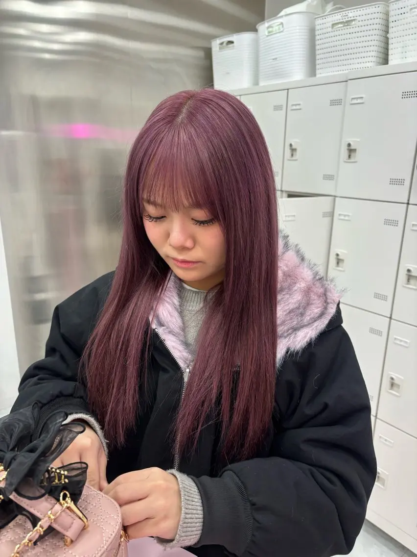 ロング カラー 抜け感レイヤー︴ ニュアンスカラーのヘアスタイル