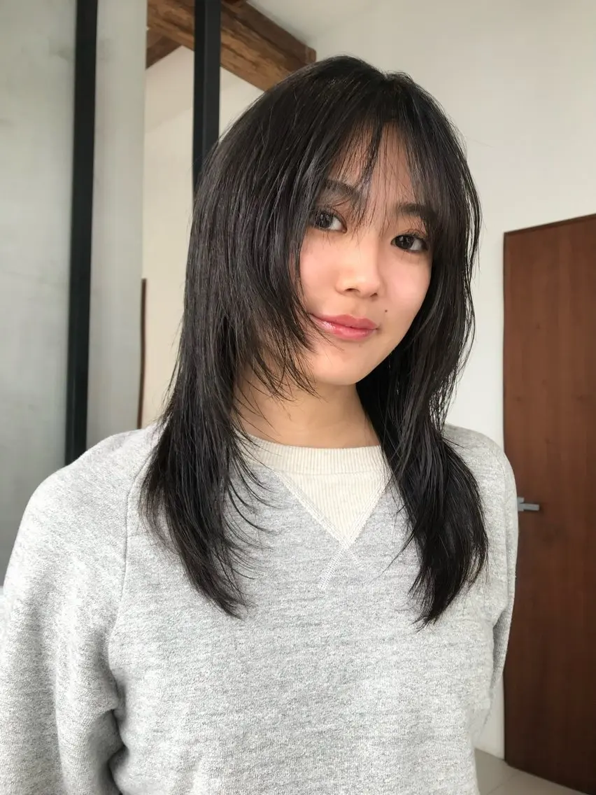 ミディアム カット hina KEEDAのヘアスタイル