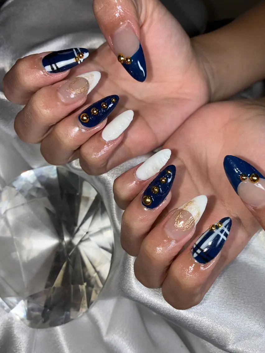 ミディアム ハンドネイル YOKOSUKA NAILS💅🩶のネイルデザイン