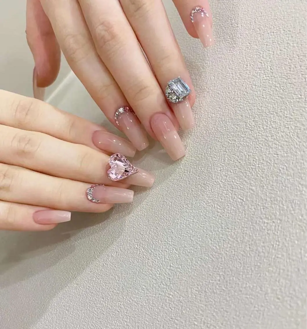 セミロング めぐみのネイルサロン スタッフ練習のネイルデザイン