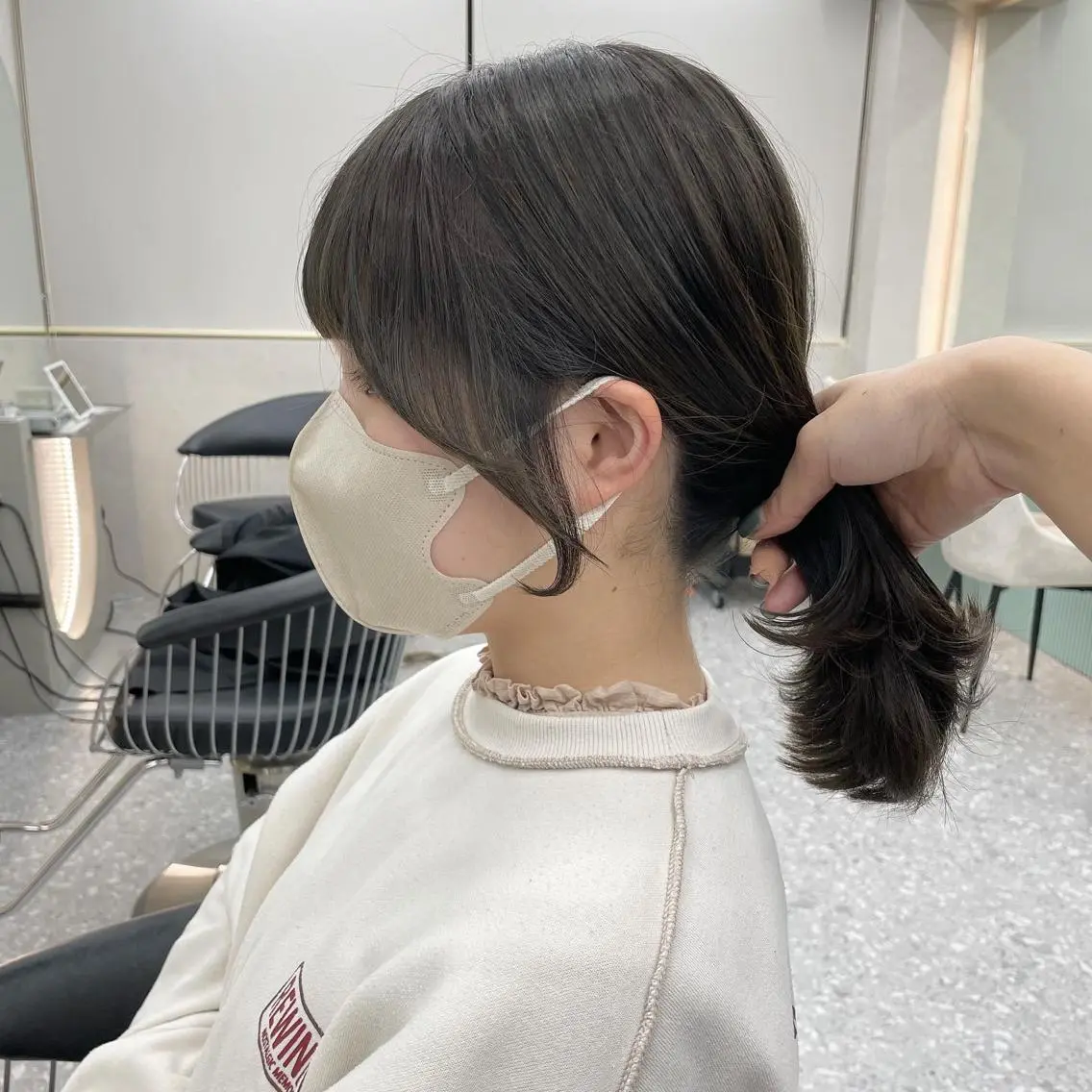 ミディアム 透明感オリーブ🫒/ ブリーチなしWカラーのヘアスタイル