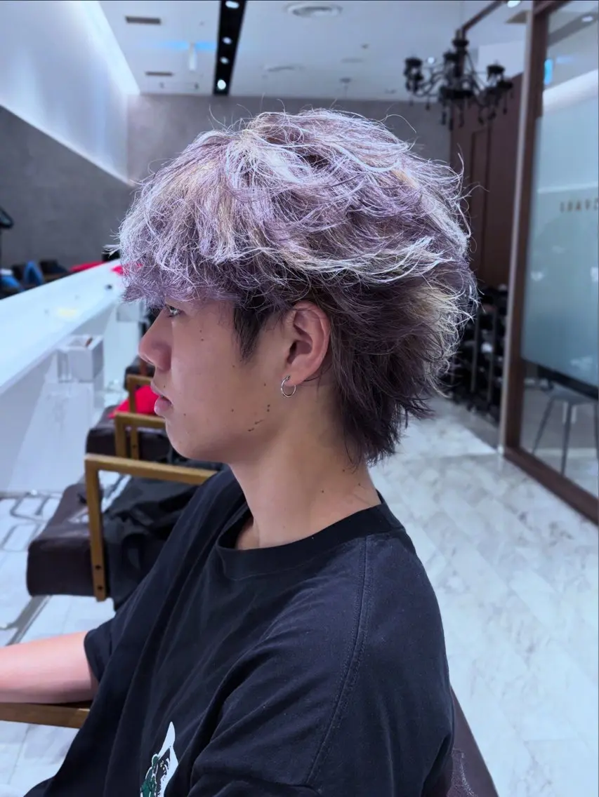 カラー ブロンド ハイライトカラー ホワイトブロンド ヘアカラー ヘアセット 水口 碧斗のヘアスタイル