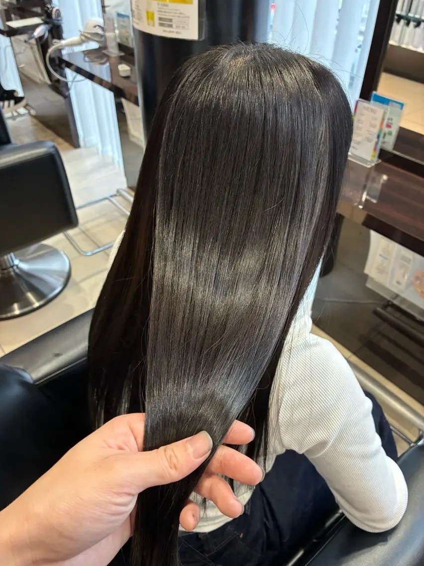 ロング トリートメント 鷹尾 汐音のヘアスタイル