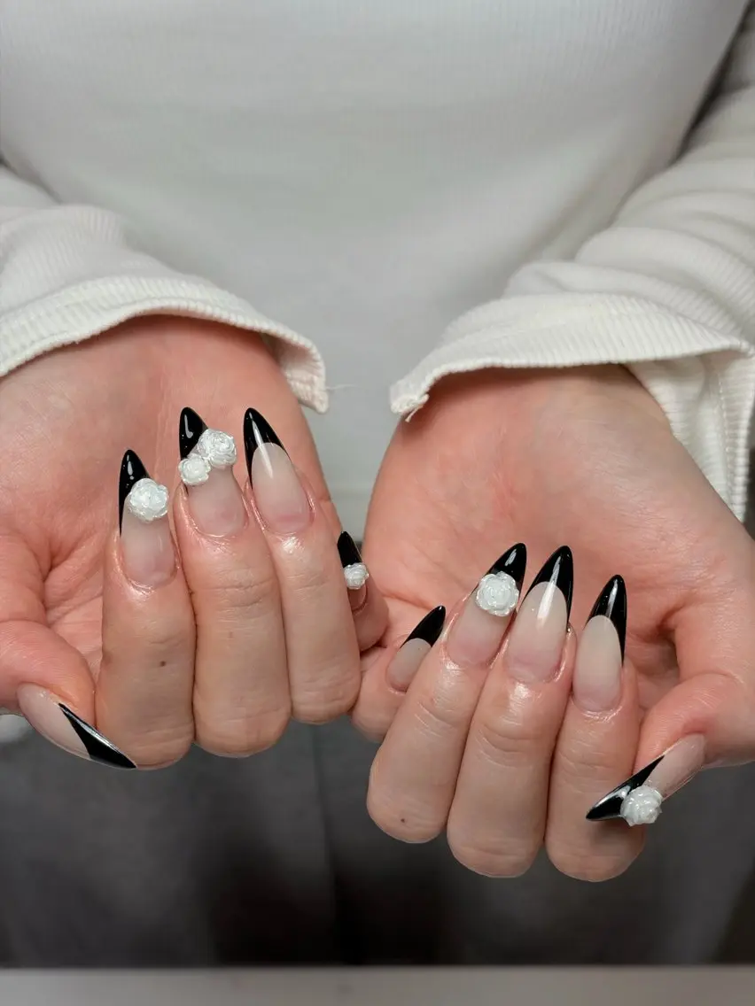 ネイル チークネイル ドット フレンチネイル グラデーション ハート ハンドネイル Julli NailStudioのネイルデザイン