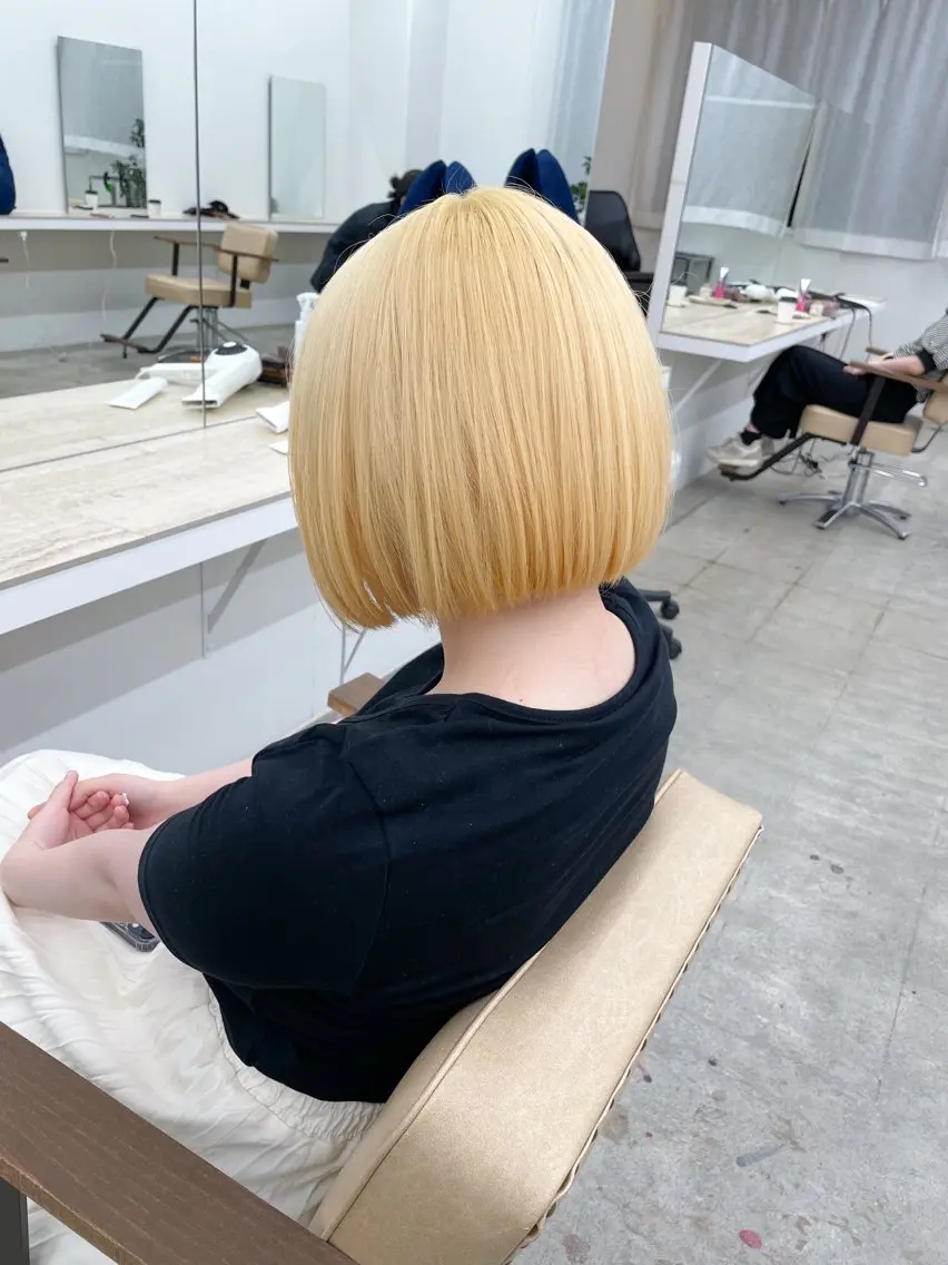 ミディアム カラー ブリーチ 抜きっぱなしブロンド ブロンド ケアブリーチ ハイトーンカラー ヘアカラー トリートメント ハイトーン/レイヤー /ケアブリーチ石川治のヘアスタイル