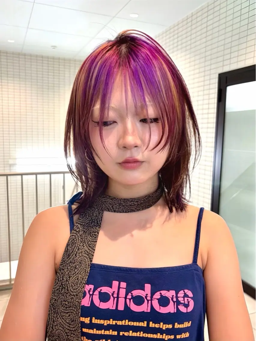 ミディアム パープルカラー イエローカラー ボブ 髪質改善 レイヤーカット 色落ち特化/似合わせ カット🎼MEIのヘアスタイル