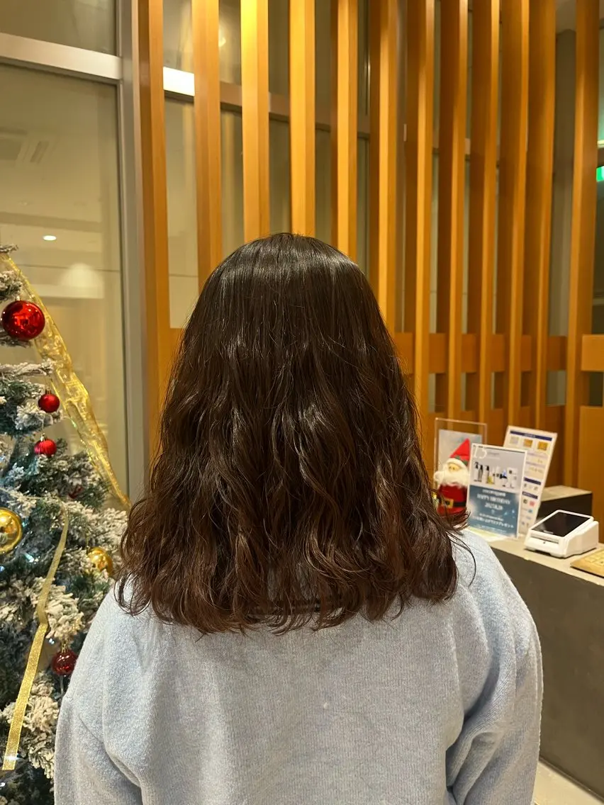 セミロング パーマ 💙寒色カラー / リナ🦋‪🫧のヘアスタイル
