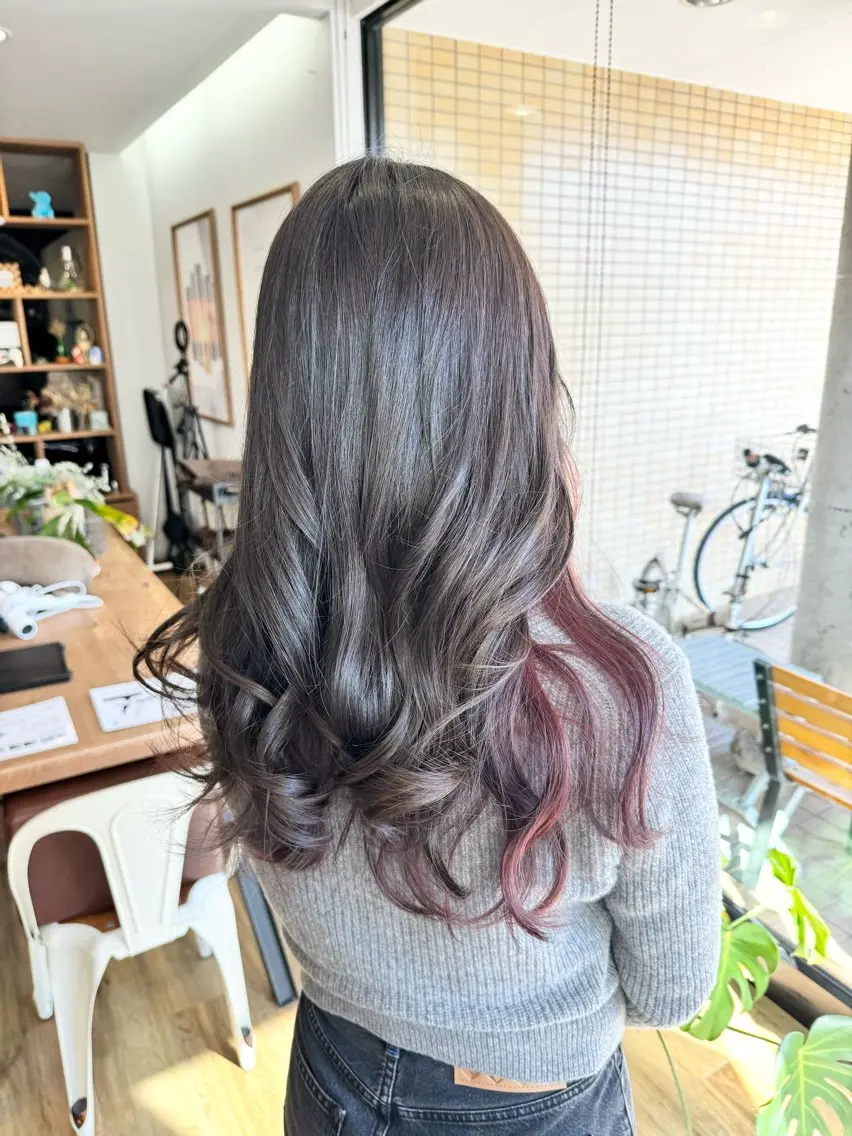 ロング カラー アッシュ ピンクカラー ヘアカラー トリートメント ツキダテ ユイのヘアスタイル