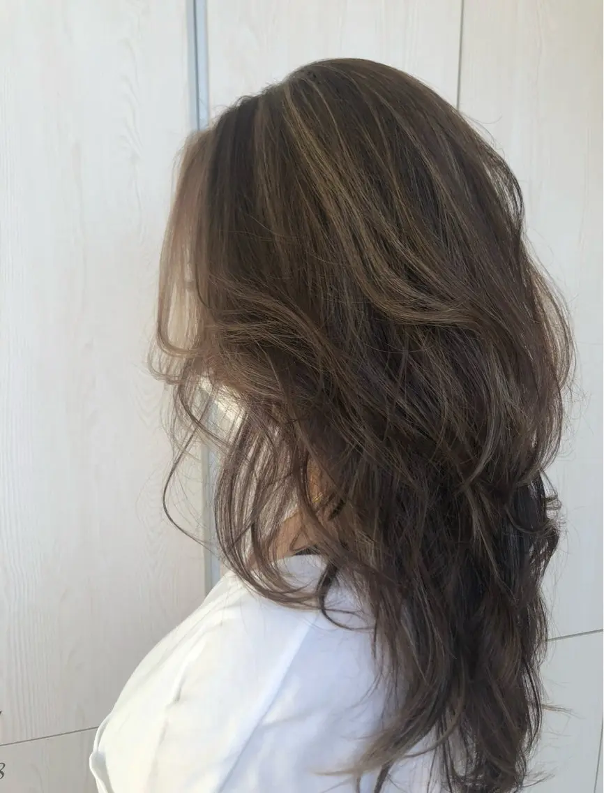セミロング T Akaneのヘアスタイル
