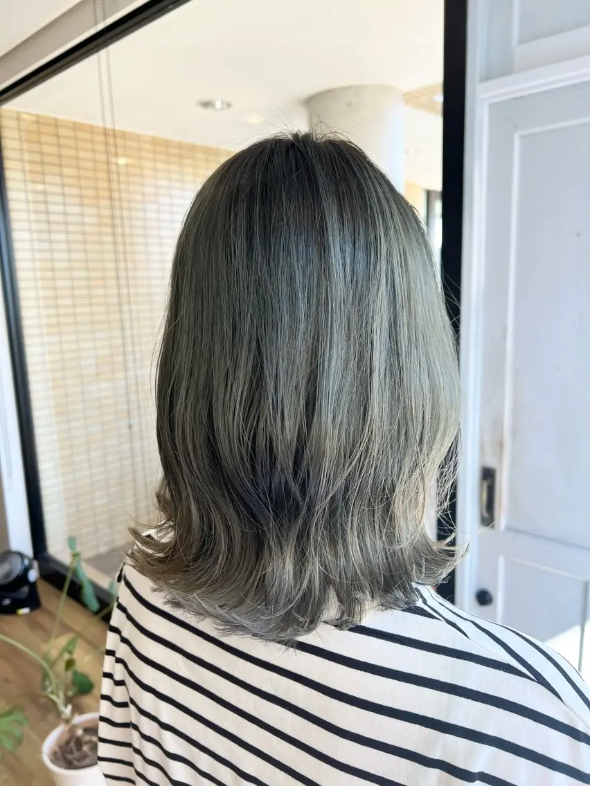 ロング カラー グレージュ オリーブグレージュ オリーブグレー カット ヘアカラー トリートメント ツキダテ ユイのヘアスタイル