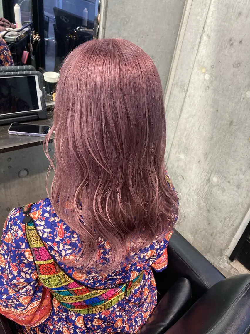 セミロング ヘアカラー ✨最安値✨エクステ カラー🌼つきな🌼のヘアスタイル