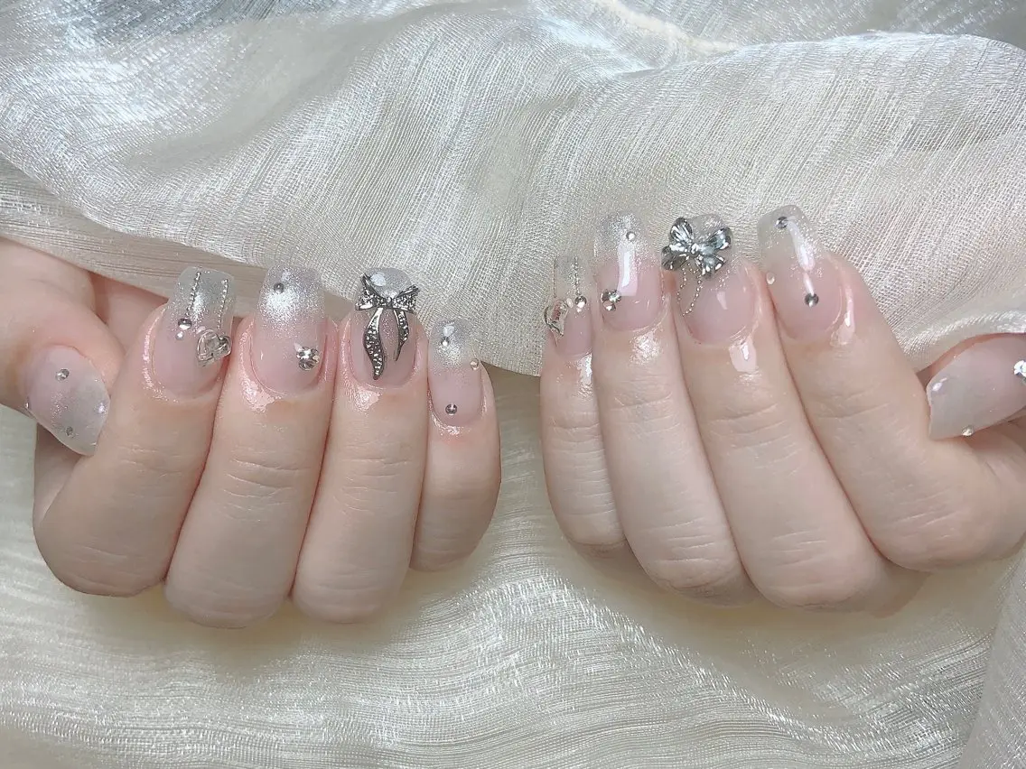 ネイル オーロラネイル チークネイル フレンチネイル ジェルネイル ガラスフレンチ ハンドネイル Nail Jolieのネイルデザイン
