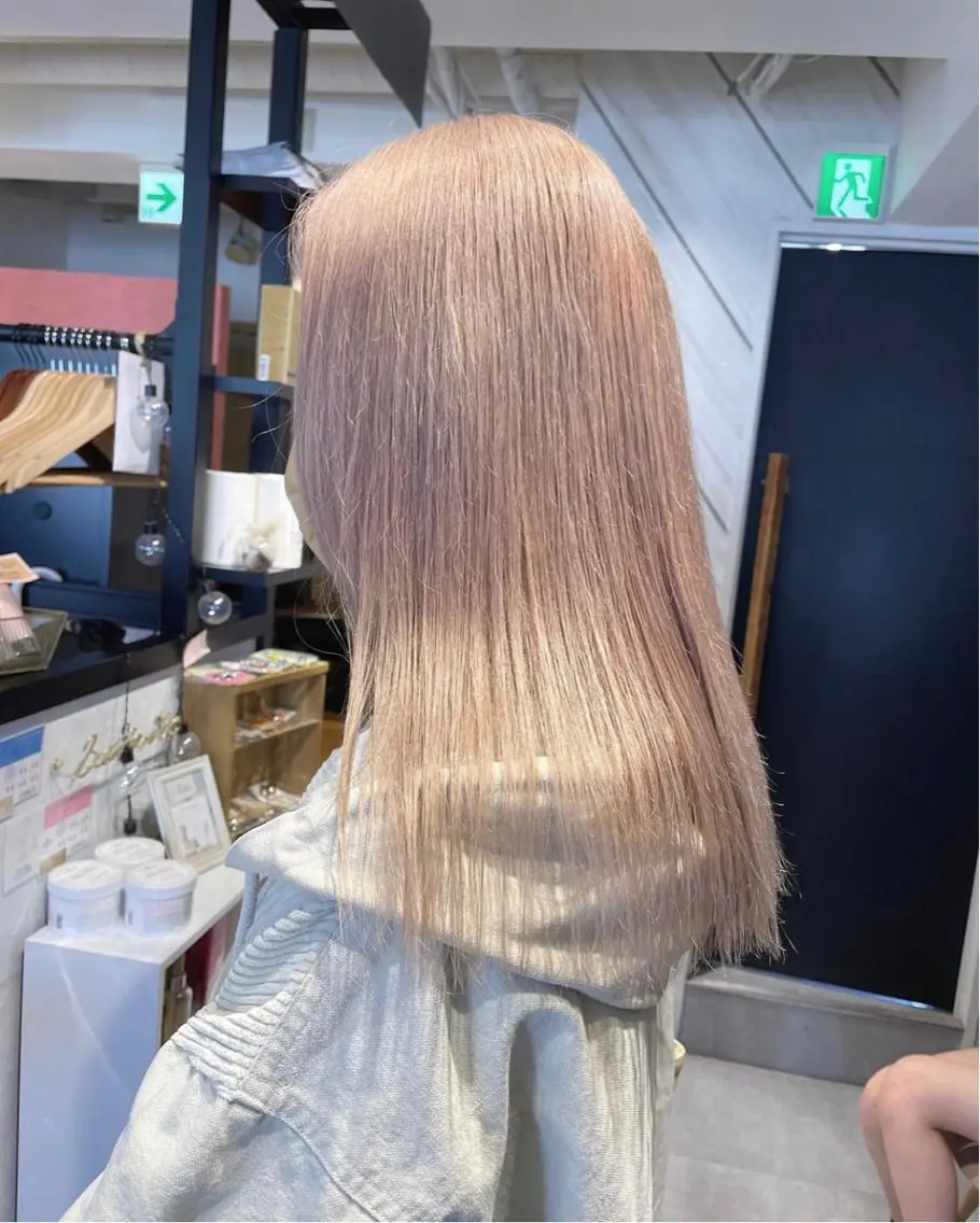 セミロング ヘアカラー 'comma rinkaのヘアスタイル