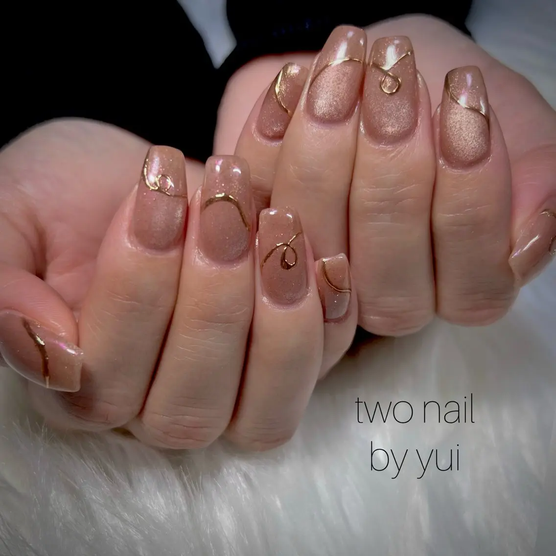 ネイル ブラウン キラキラネイル マグネットネイル ネイルチップ ホワイト ハンドネイル two nailのネイルデザイン