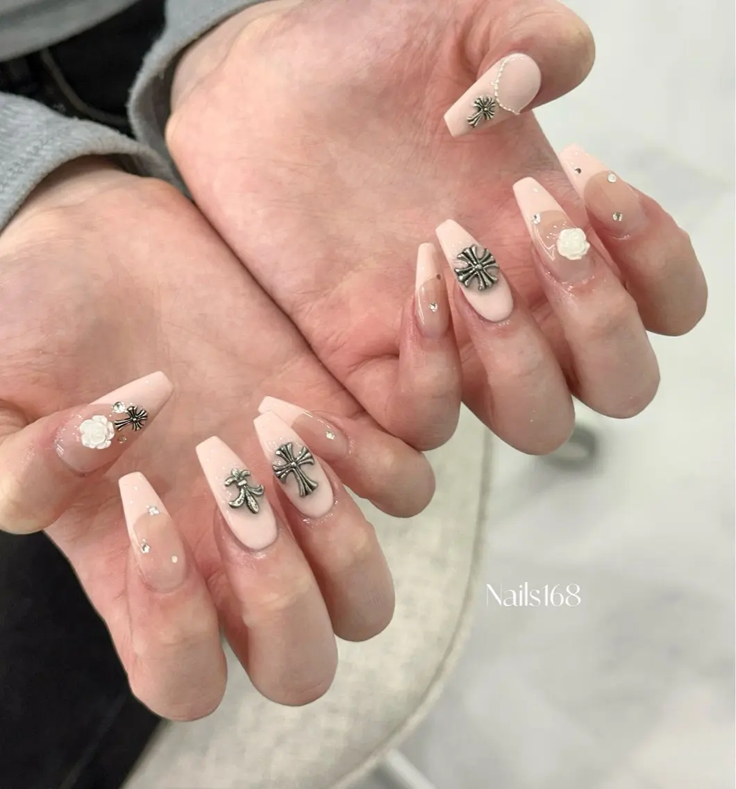 ネイル アートネイル チークネイル 韓国ネイル マグネットネイル ニュアンスネイル NAILS168 新大久保店のネイルデザイン