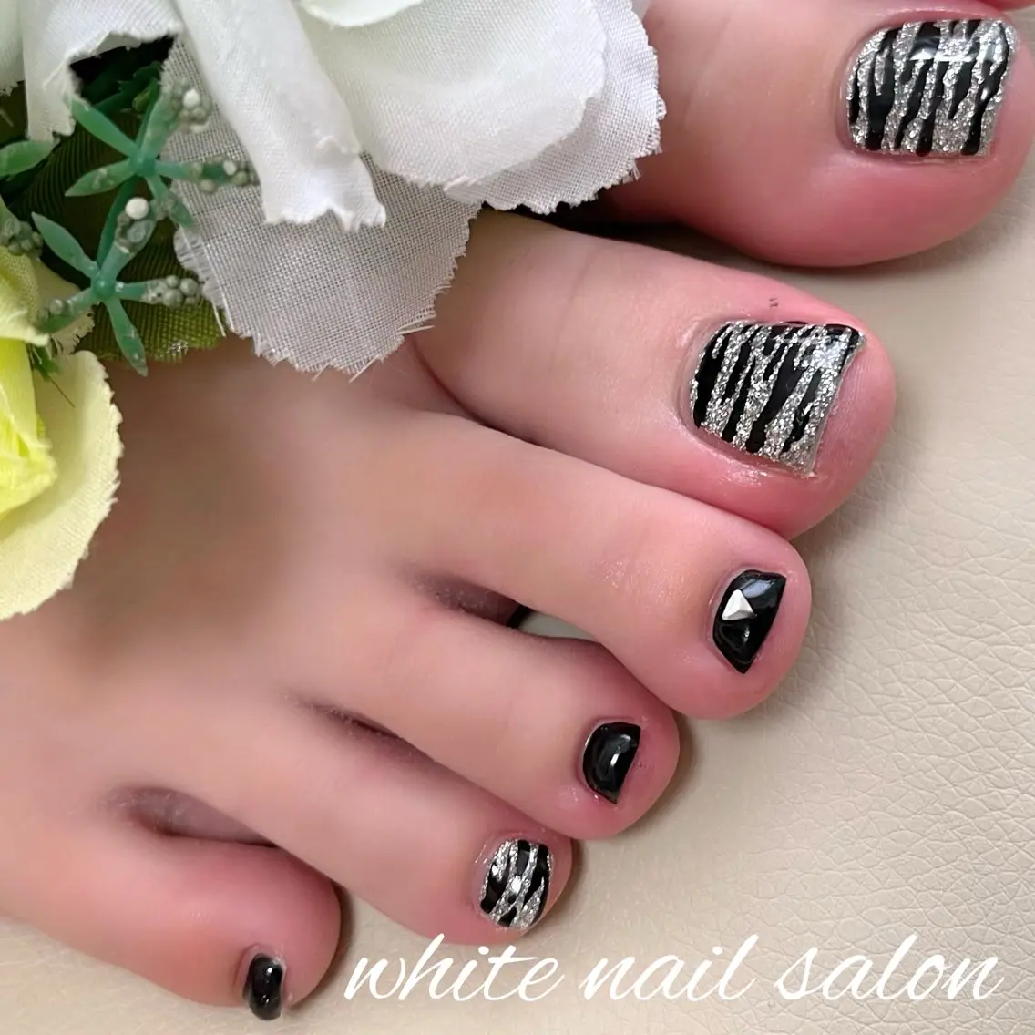 ネイル フットネイル ジェルネイル ハードジェル ラメ(グリッター) 持ち込み フットネイル white nail salonのネイルデザイン