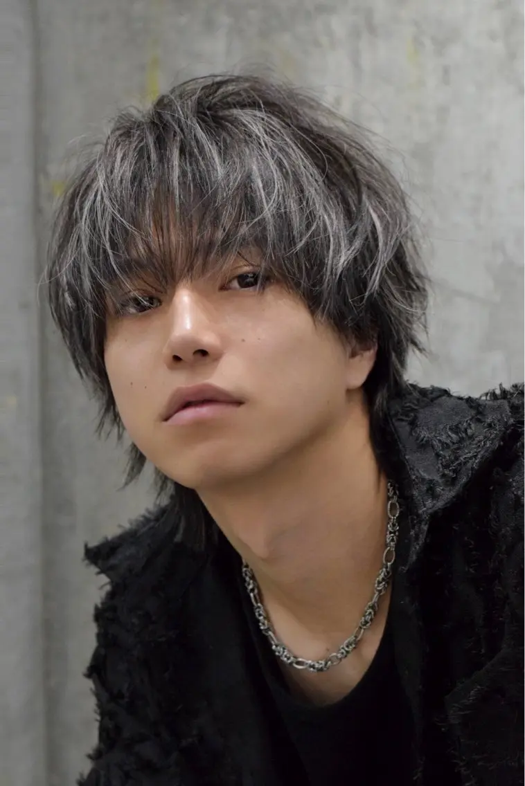 ミディアム カラー メンズ メンズウルフカット ウルフカット 小菅 凌那のヘアスタイル