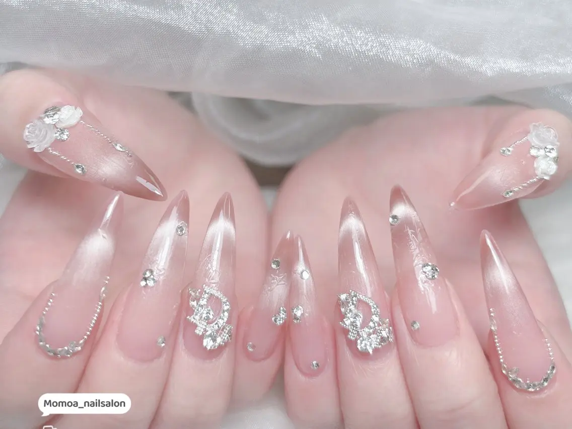 ネイル キラキラネイル 韓国ネイル スカルプネイル ハンドネイル MoMoA Nail ネイル長さ出し専門店のネイルデザイン